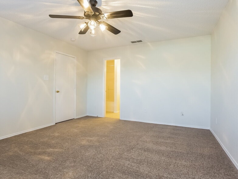 Building Photo - 2370 Stagecoach St