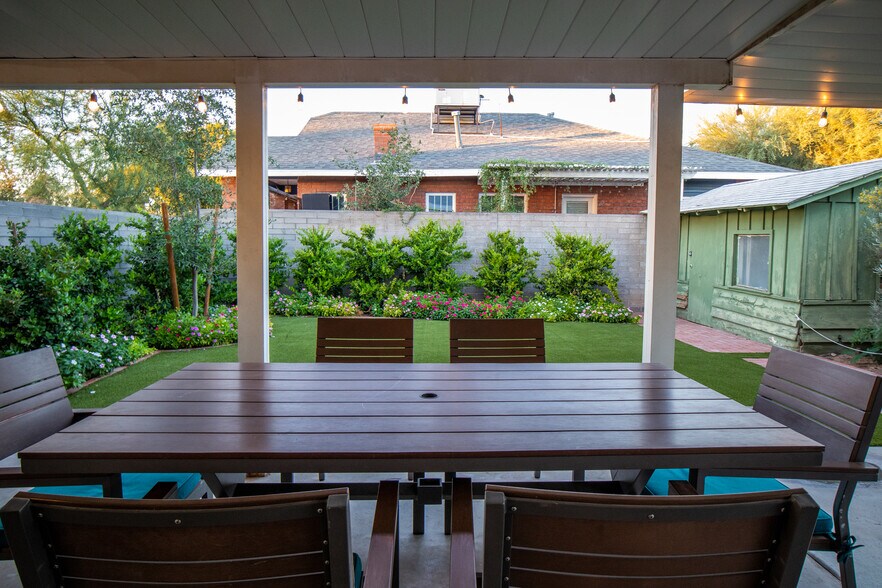 Building Photo - 1102 E Palm Lane