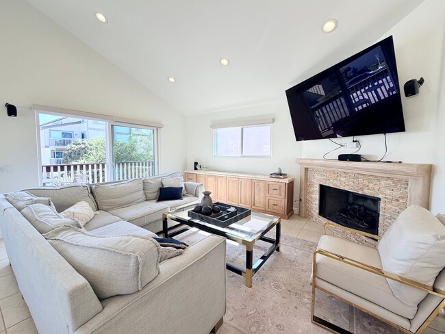 Building Photo - 3953 Sunset Ln