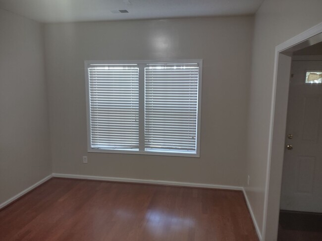 Building Photo - ****MOVE IN SPECIAL****Two Story, Five Bed...