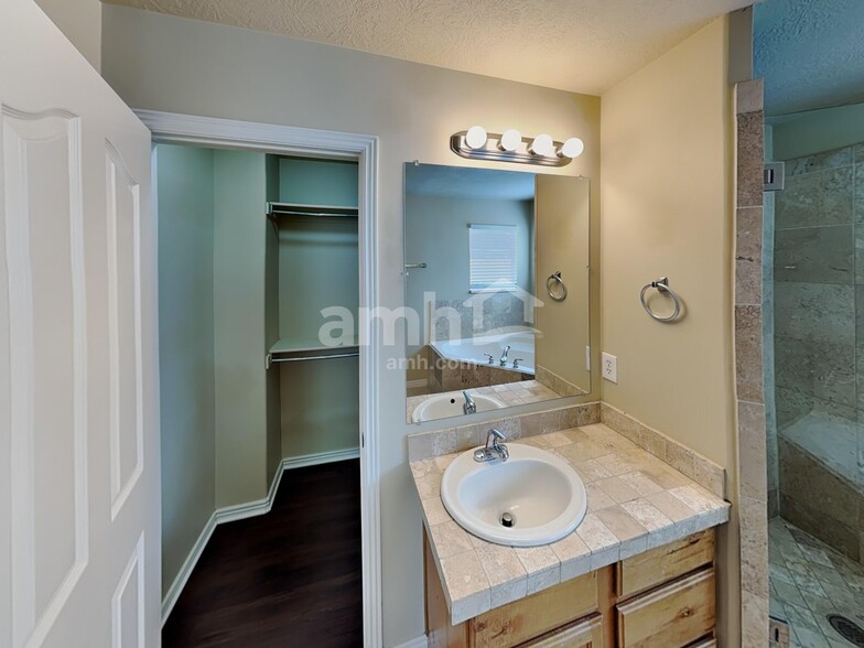 Building Photo - 4968 W Diamondback Dr
