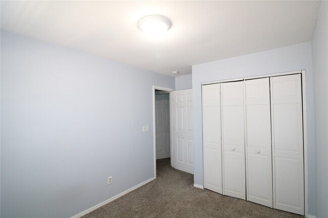 Building Photo - 912 Oakwood Farms Ln