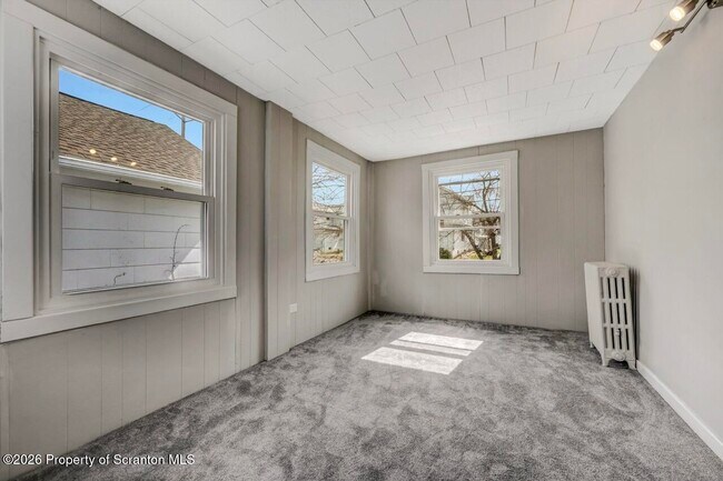 Building Photo - 814 S Webster Ave