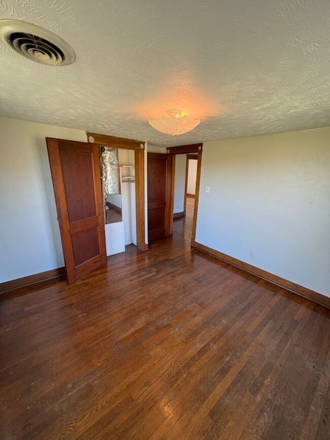 Building Photo - 420 W Old Andrew Johnson Hwy