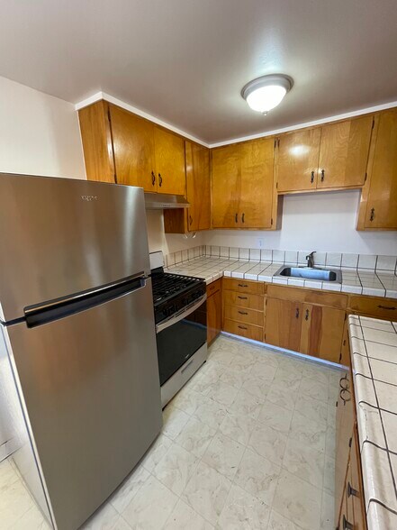 Building Photo - 226 E J St