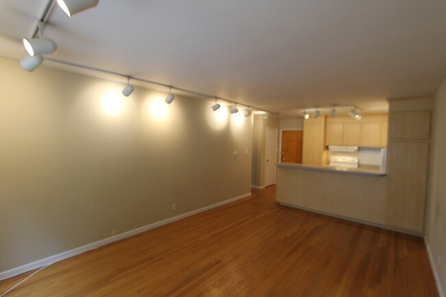 Building Photo - Epic REA - 1 Bedroom 1 Bath Condo in Pacif...