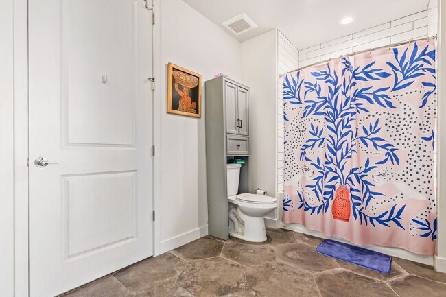 Building Photo - Stunning 2 bedroom with a Den at Edison Midtown!!!  Available June 1st!!!  Like living at a Resor...