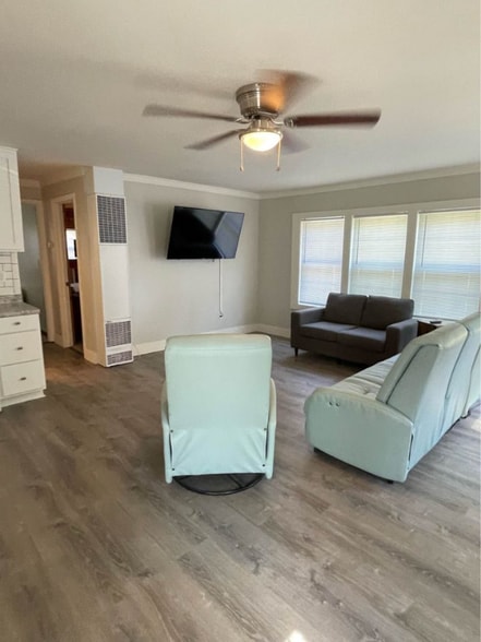 Building Photo - 1 Lakeview Dr