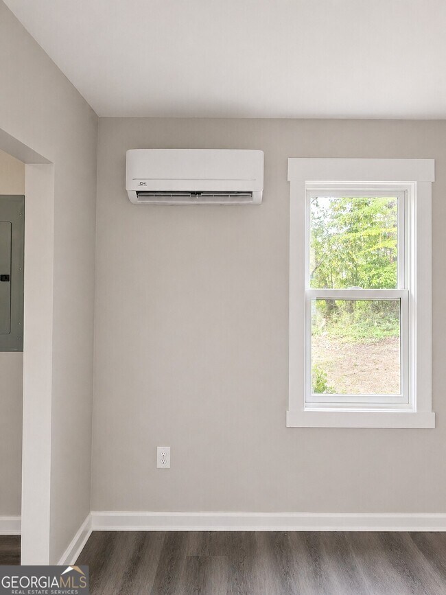 Building Photo - 1522 Central Ave