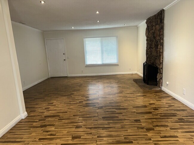 Building Photo - 4 bed with 2 baths in Riverside, CA next t...