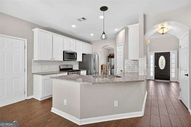 Building Photo - 2865 Stonehenge Ct