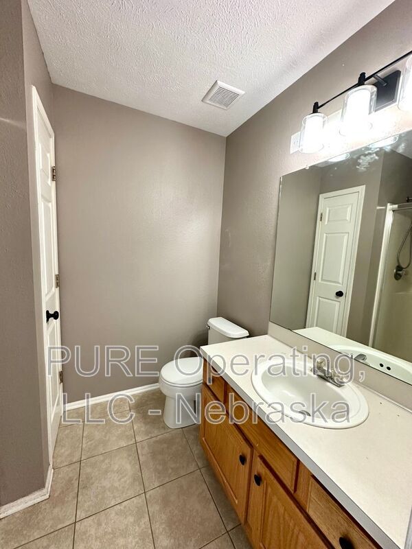 Building Photo - 1009 Bison Cir