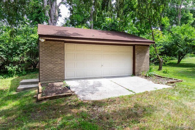 Building Photo - 7580 Thornwood St