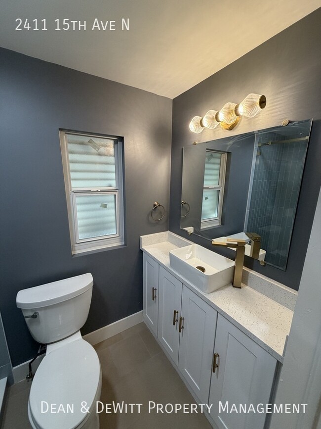 Building Photo - 2411 15th Ave N