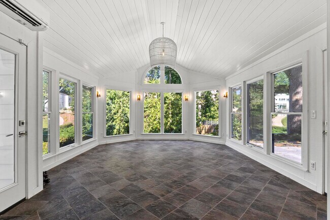 Building Photo - 4820 Powers Ferry Rd NW