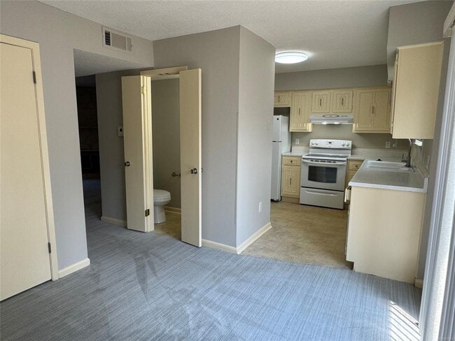 Building Photo - 1653 E Trinity Blvd