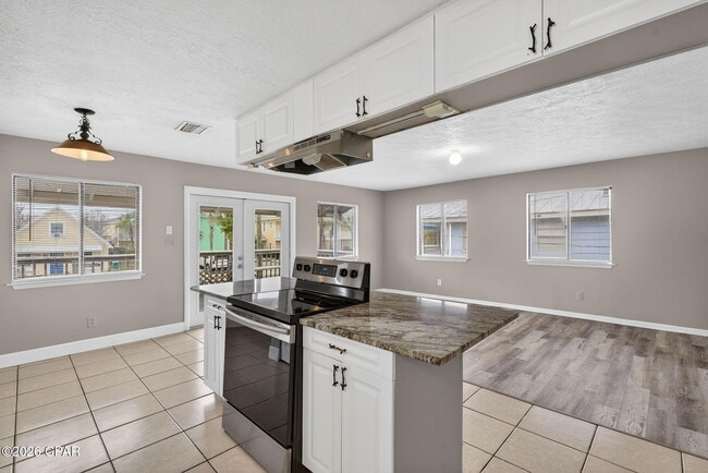 Building Photo - 6714 Beach Dr