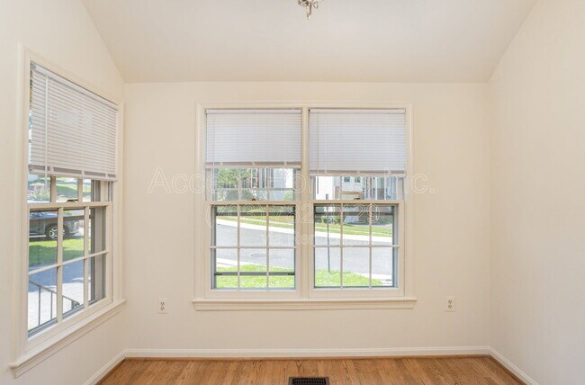 Building Photo - 7461 Ridge Oak Ct