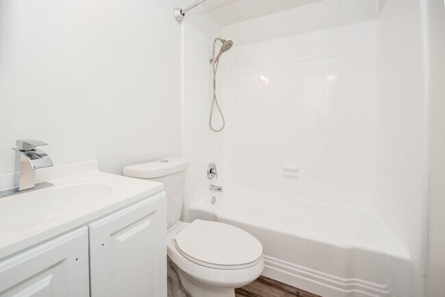 Building Photo - CALIFORNIA/LINCOLN