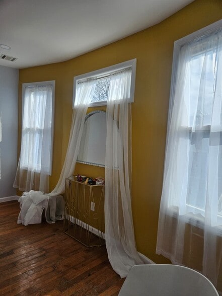 Building Photo - 188 S 10th St