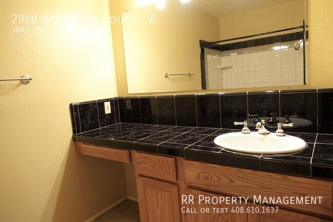 Building Photo - 2960 Woodgate Ct