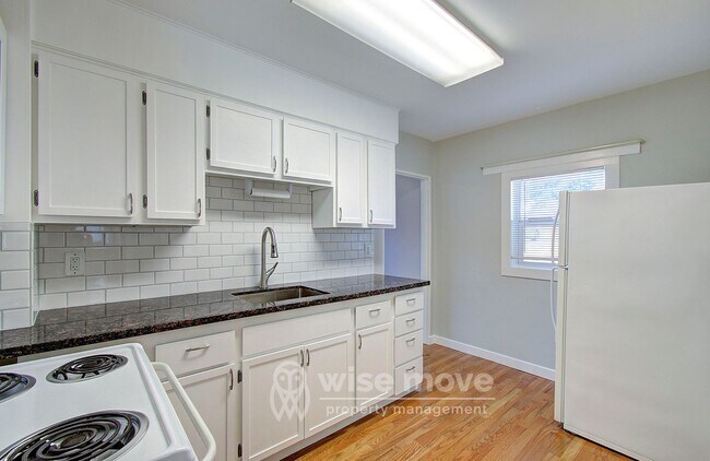 Building Photo - NW Greeley Duplex