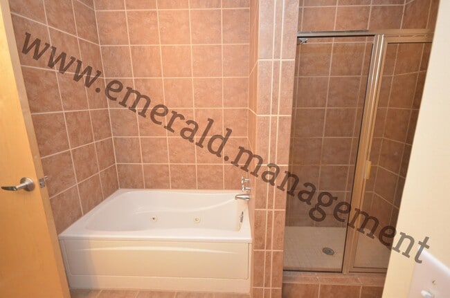 Building Photo - 640 Glen Iris Dr NE