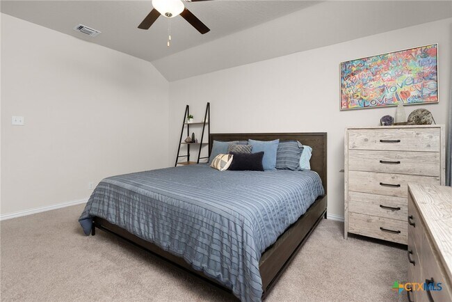 Building Photo - 2043 Cowan Dr