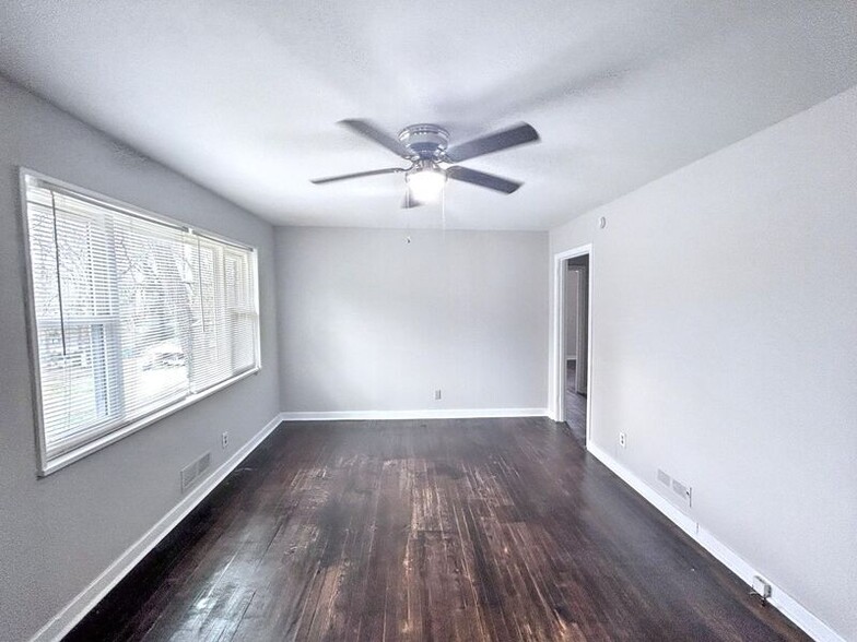 Building Photo - 9877 Redcliff Rd