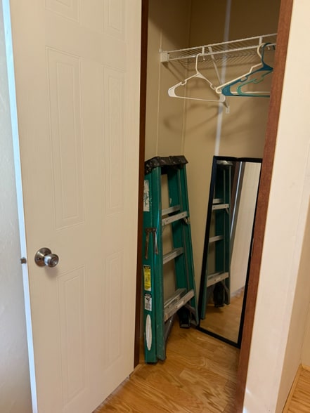 Building Photo - 7266 River Rd