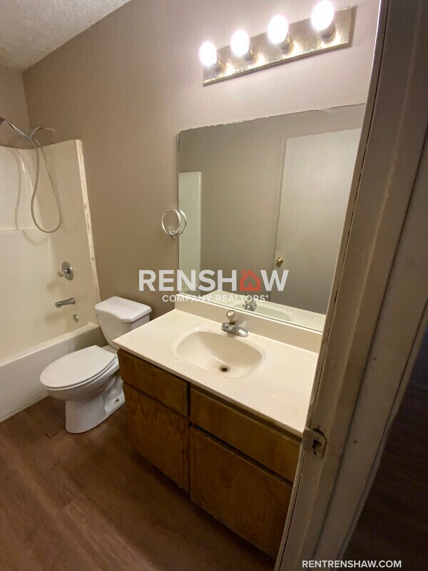 Building Photo - 320 Harton Ave