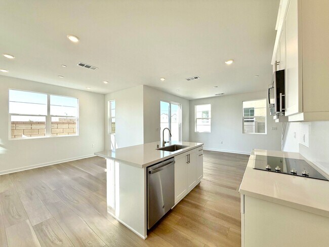 Building Photo - 4553 S Patterson Paseo