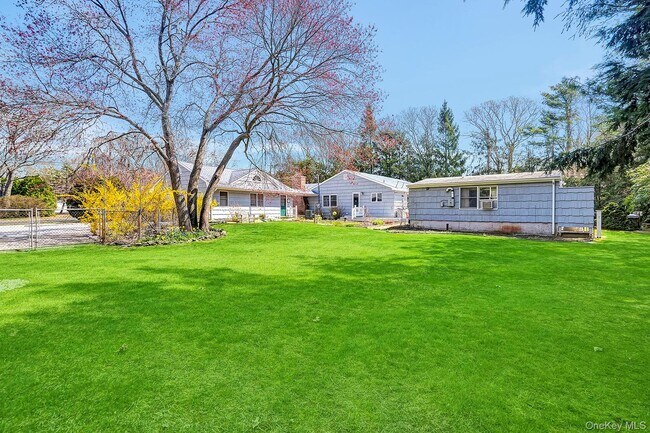 Building Photo - 25 Squires Ave