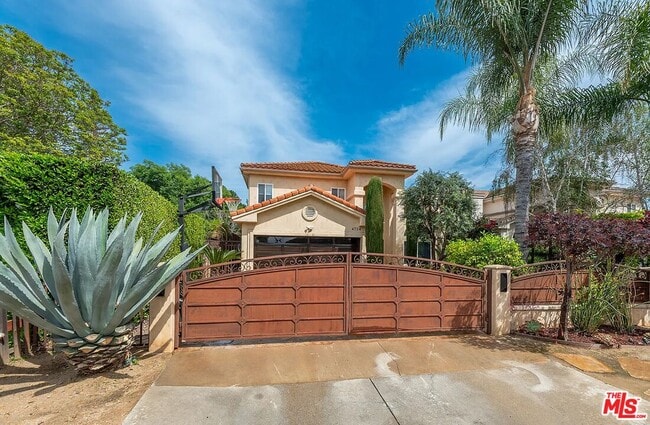 Building Photo - 4724 Noble Ave