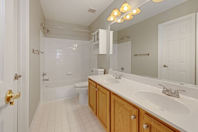 Building Photo - 3 Bed 3.5 Bath - Kentlands Townhouse - 2 C...