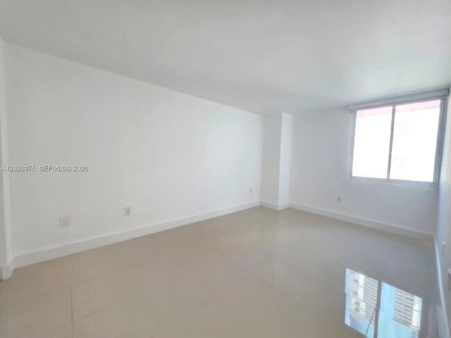 Building Photo - 800 N Miami Ave