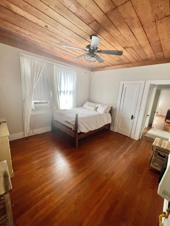 Building Photo - Charming 2 Bedroom 1 Bathroom Home for Rent