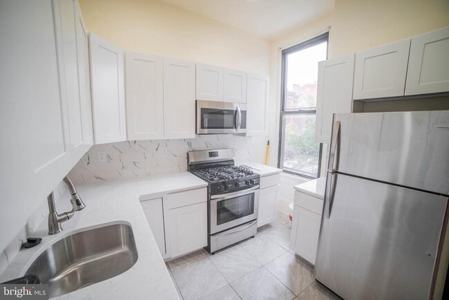 Building Photo - 269 S 17th St