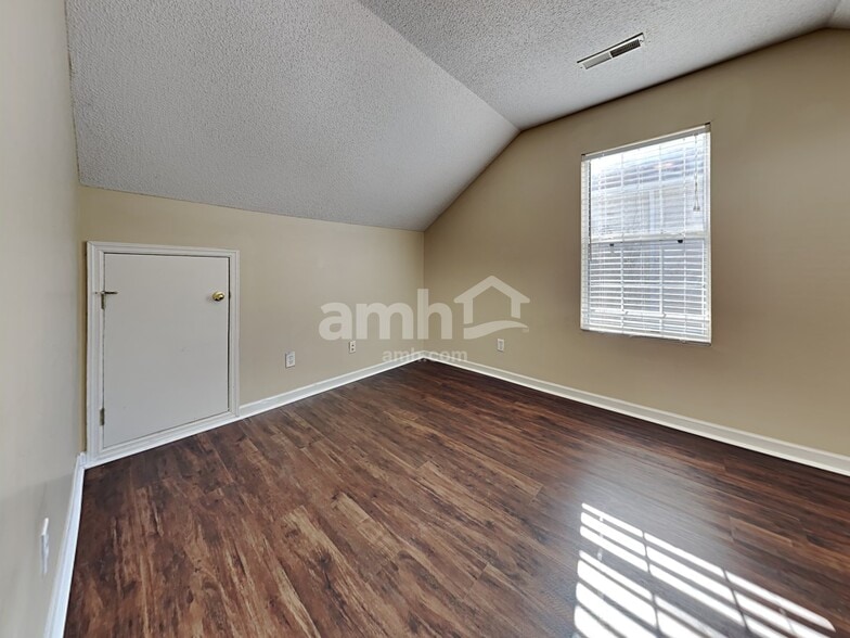 Building Photo - 126 Apache Dr