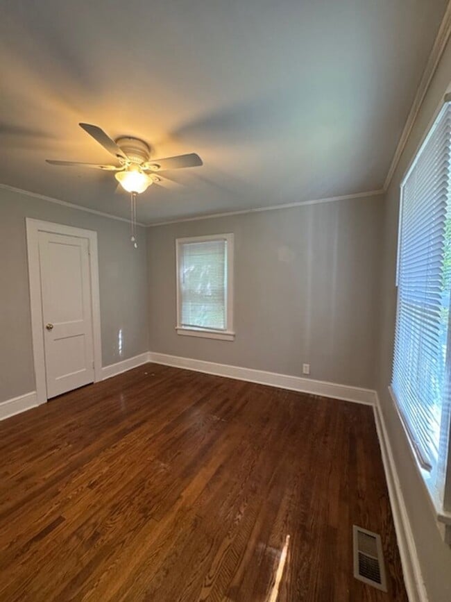 Building Photo - Adorable 2 Bedroom-1 Bath Bungalow within walking distance to Downtown Greer - Very Convenient