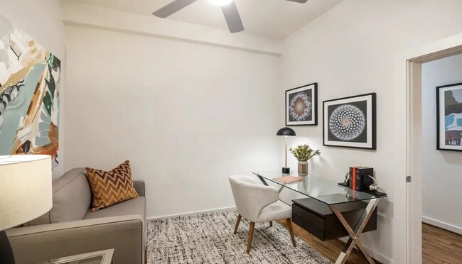 Building Photo - Elegant 2/2 Apt – Modern Living at Its Best!
