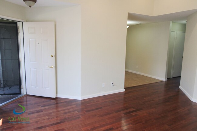 Building Photo - $2795 - 2 Bedroom, 2 Bath Condo w/ AC in G...