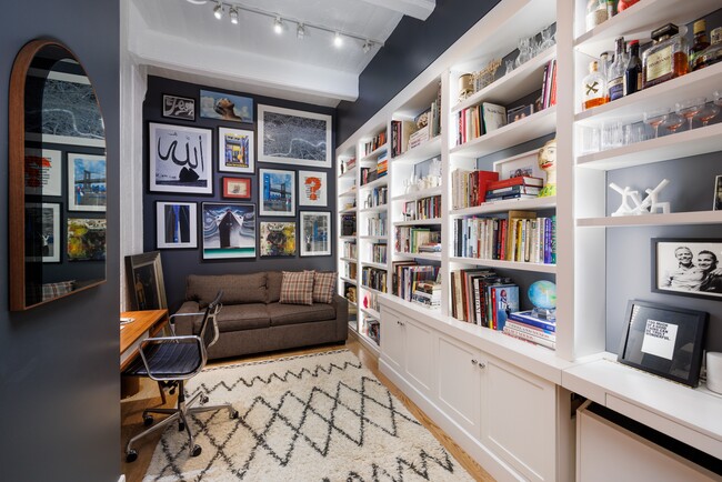 Building Photo - STUNNING DUMBO LOFT