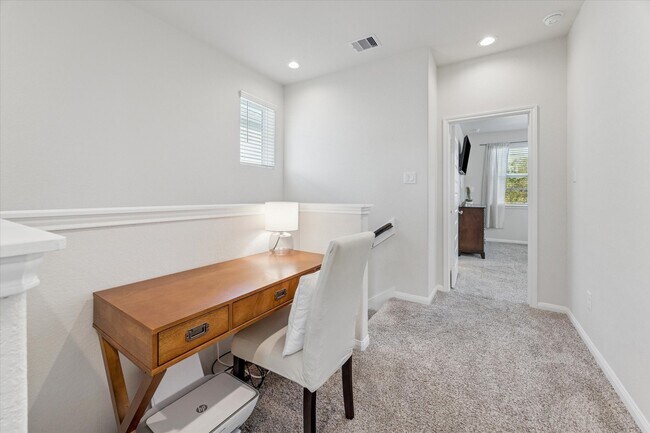 Building Photo - 9804 Rugged Oaks Dr