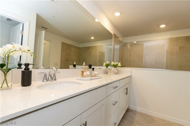 Building Photo - 16572 Kingwood Ln