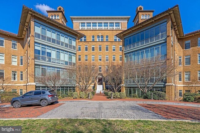 Building Photo - 2425 L St NW