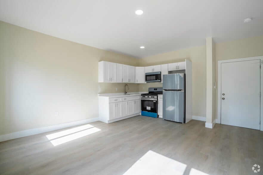 1BR, 1BA - 516SF - Kitchen - Villa Sara