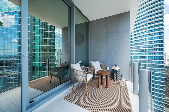Building Photo - 300 Biscayne Blvd Way