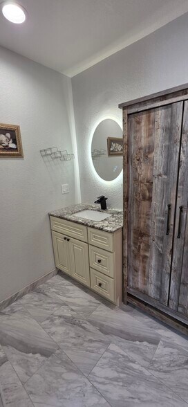 Master Bath lit mirror - 985 Juniper Ct