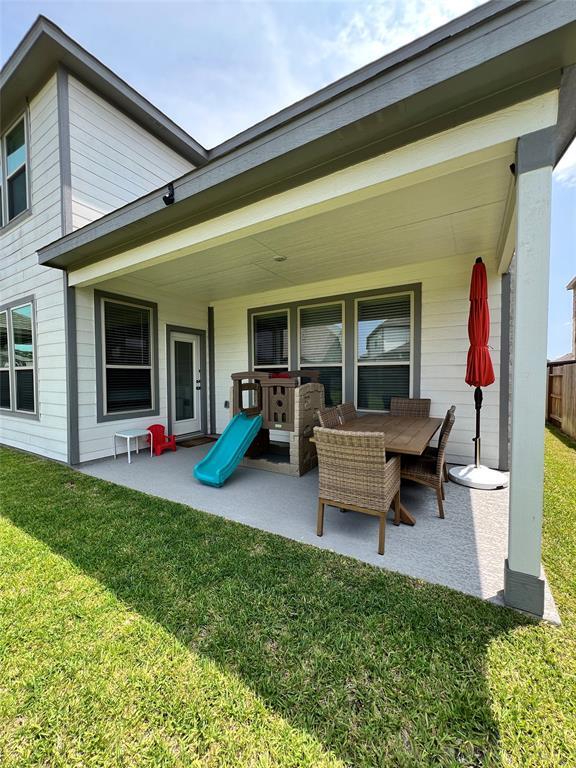 Building Photo - 15826 Dove Holw Dr